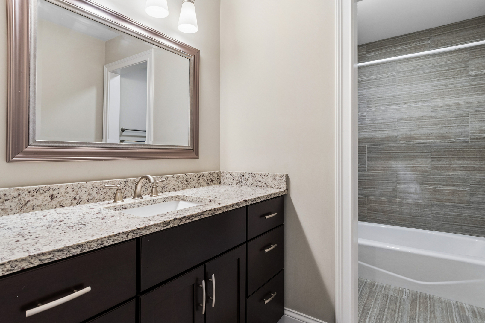 2757 Nicole Circle Aurora IL 60502