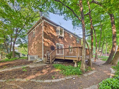 1136 Pine Court Batavia IL 60510