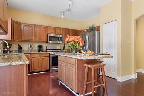 1195 Masters Parkway Aurora IL 60506