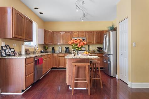 1195 Masters Parkway Aurora IL 60506