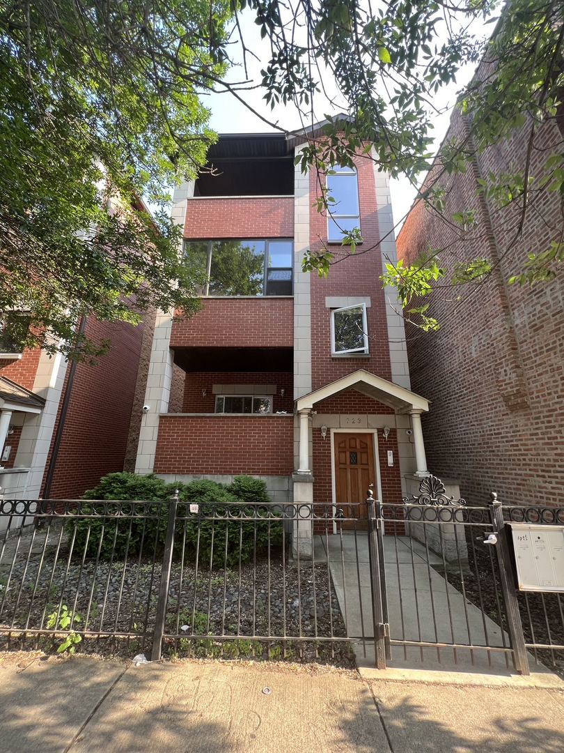 723 West 31st Street Chicago IL 60616