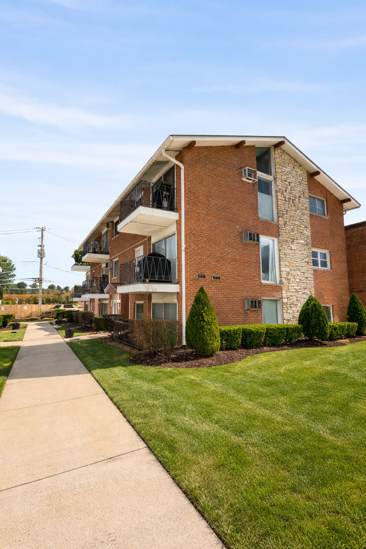 6113 West 64th Place Chicago IL 60638