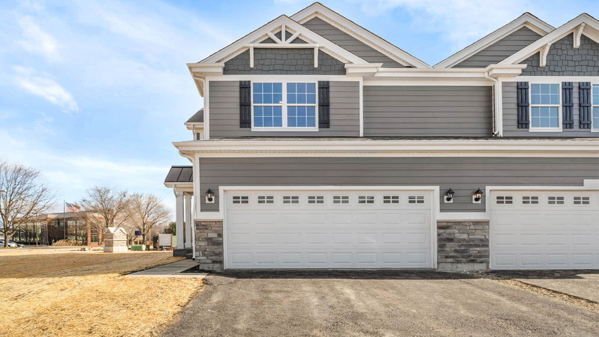 270 Charlestowne Lakes Drive St. Charles IL 60174