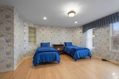 2709 West Sherwin Avenue Chicago IL 60645