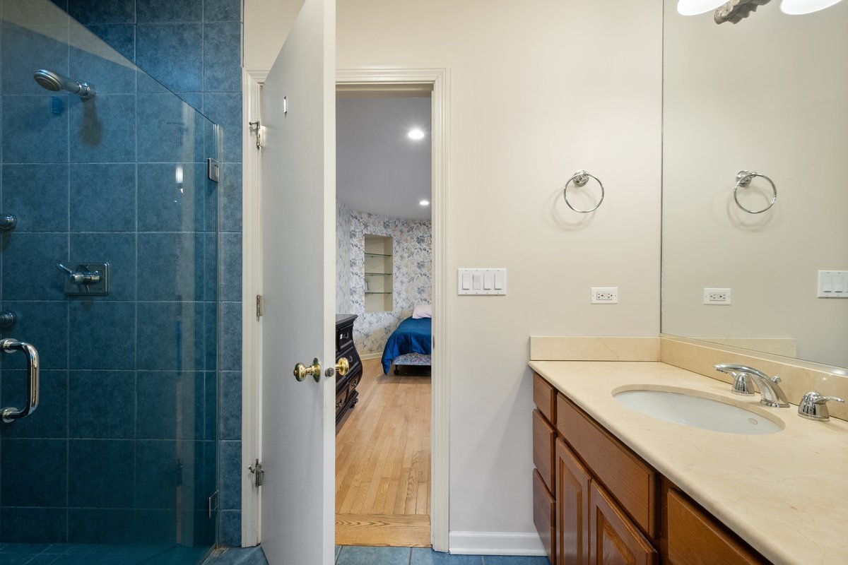 2709 West Sherwin Avenue Chicago IL 60645