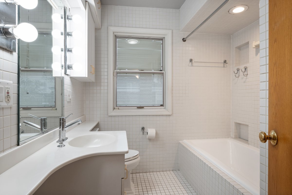 2709 West Sherwin Avenue Chicago IL 60645