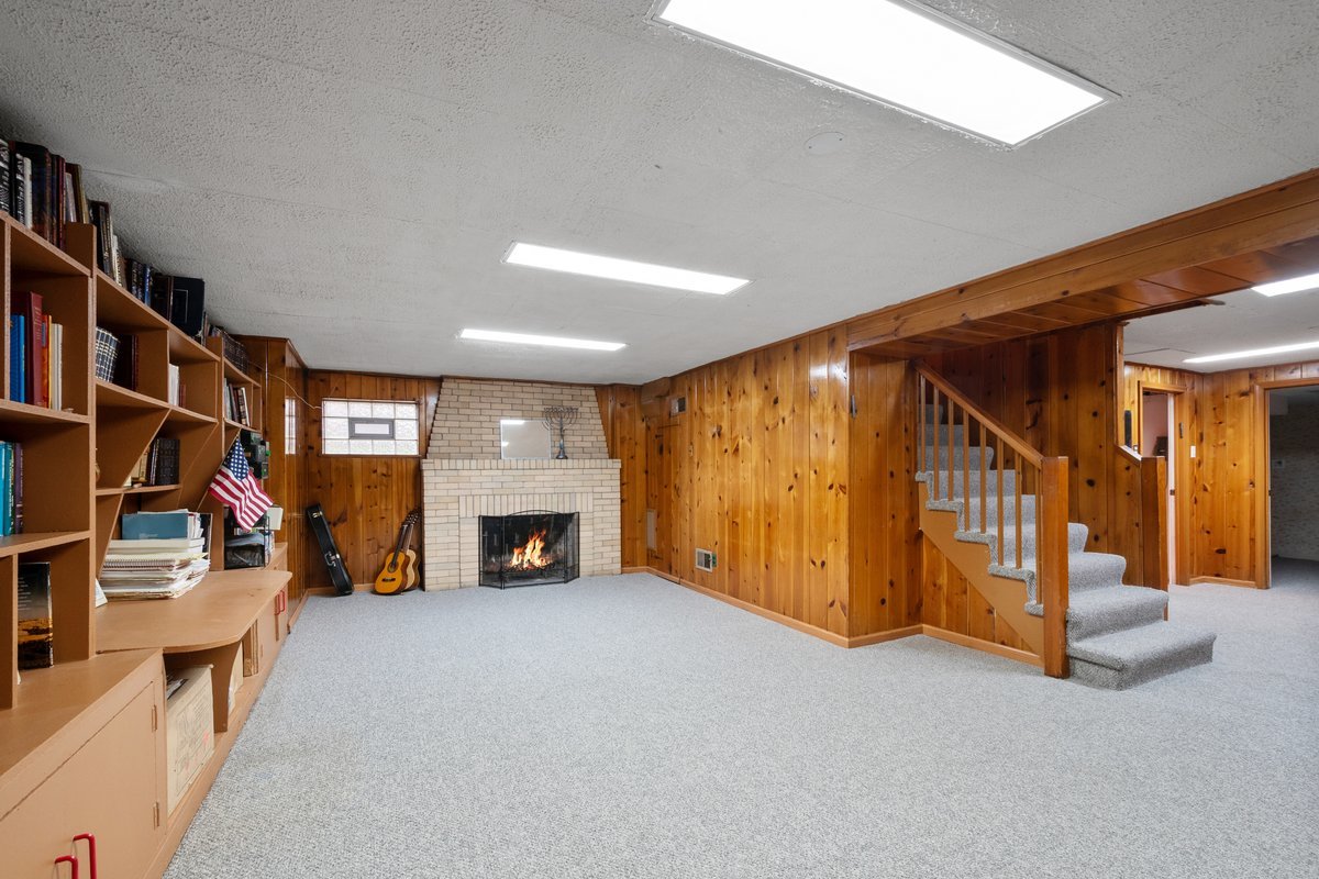 2709 West Sherwin Avenue Chicago IL 60645