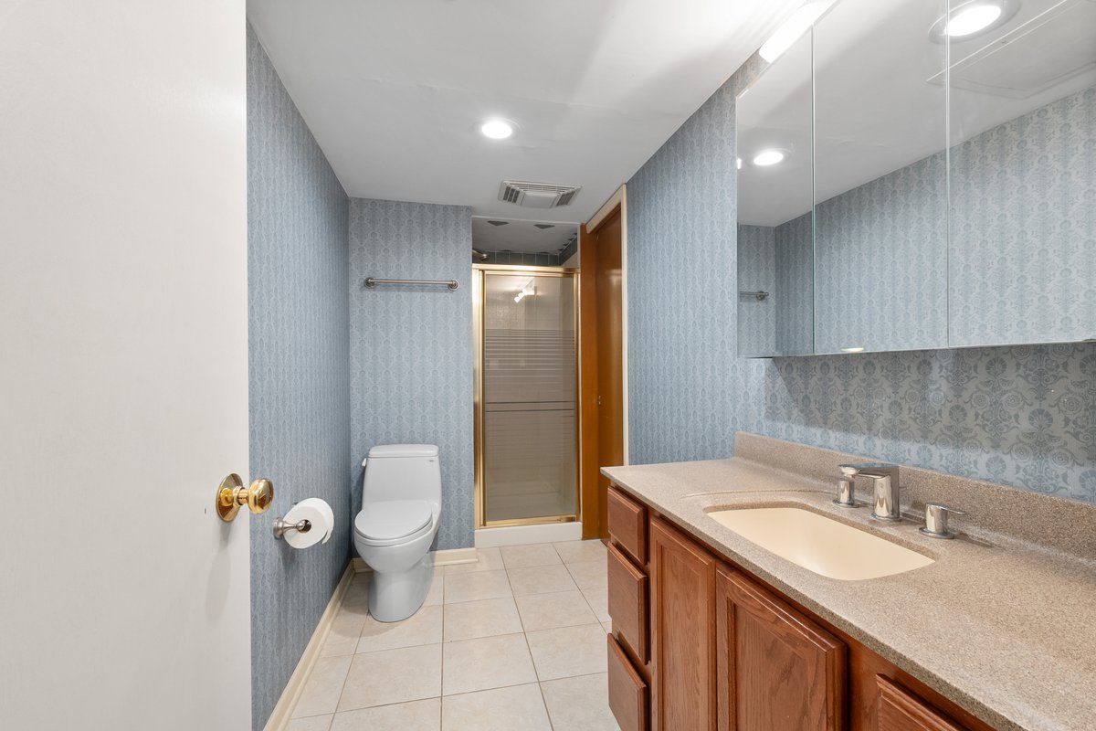 2709 West Sherwin Avenue Chicago IL 60645