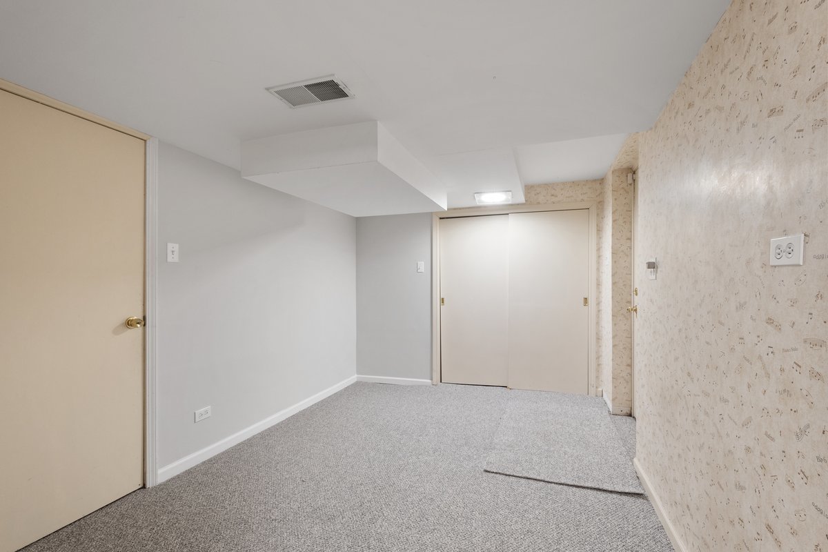 2709 West Sherwin Avenue Chicago IL 60645