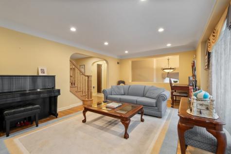 2709 West Sherwin Avenue Chicago IL 60645