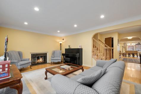2709 West Sherwin Avenue Chicago IL 60645