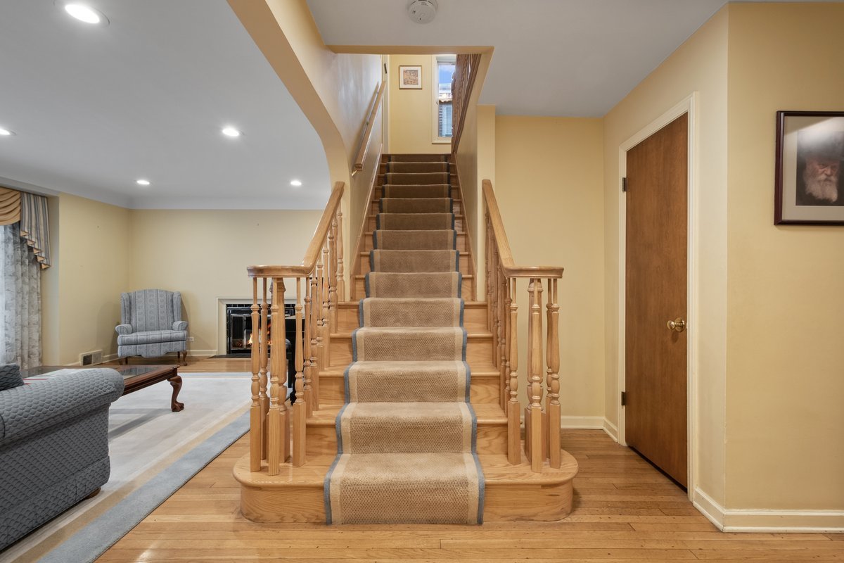2709 West Sherwin Avenue Chicago IL 60645