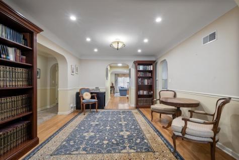 2709 West Sherwin Avenue Chicago IL 60645