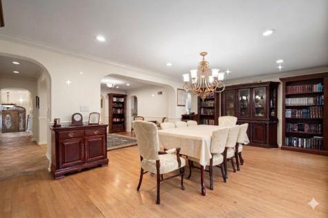 2709 West Sherwin Avenue Chicago IL 60645