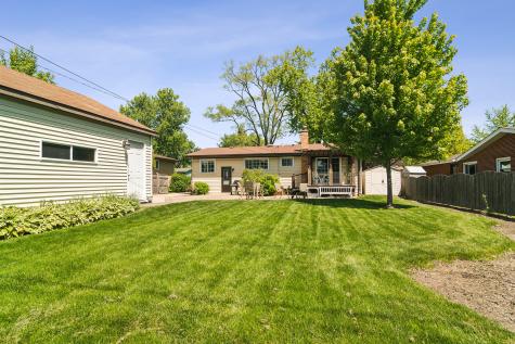 805 East Ironwood Drive Mount Prospect IL 60056