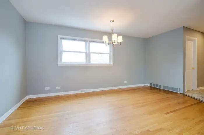 2749 West North Shore Avenue Chicago IL 60645