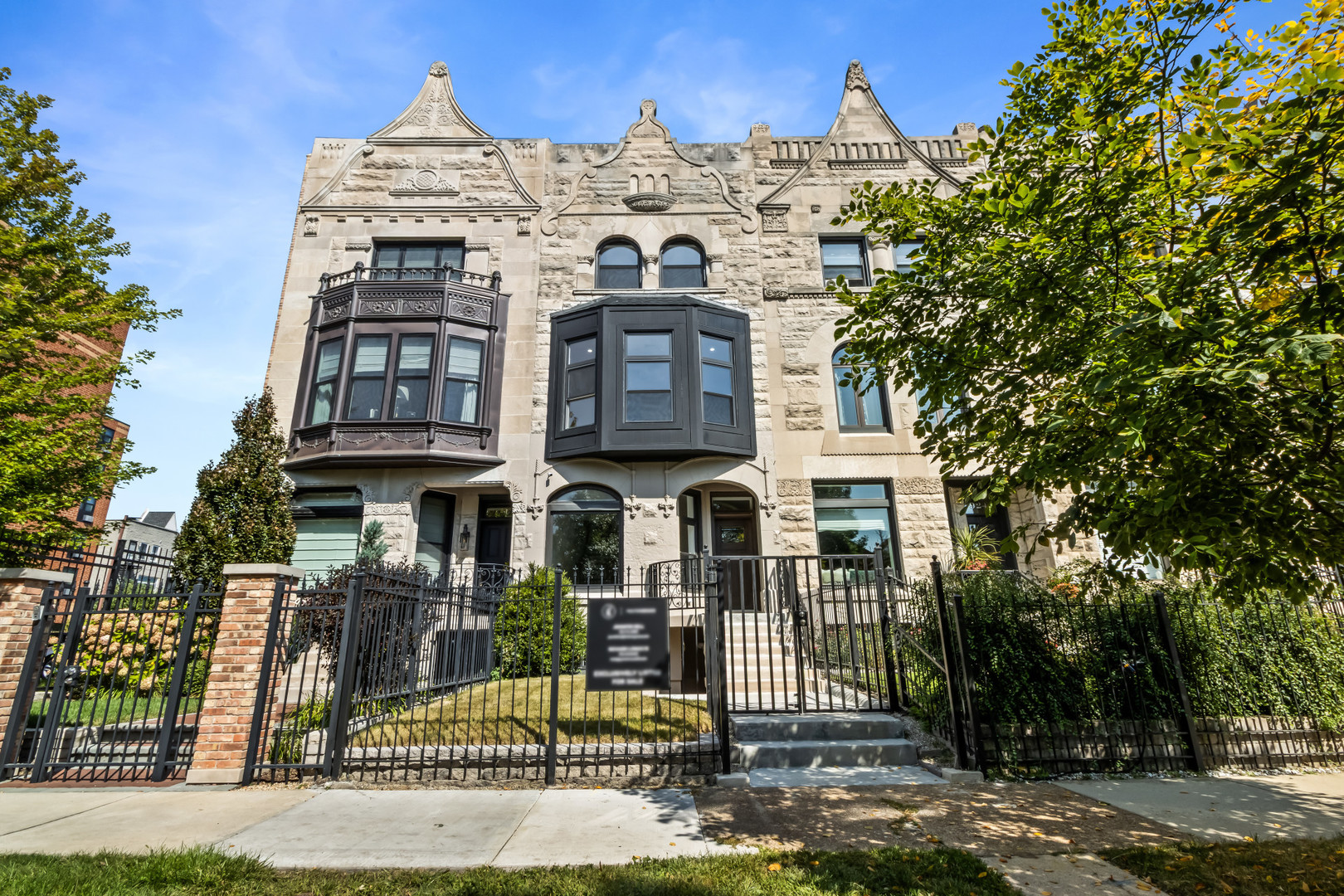 922 East 42nd Place Chicago IL 60653