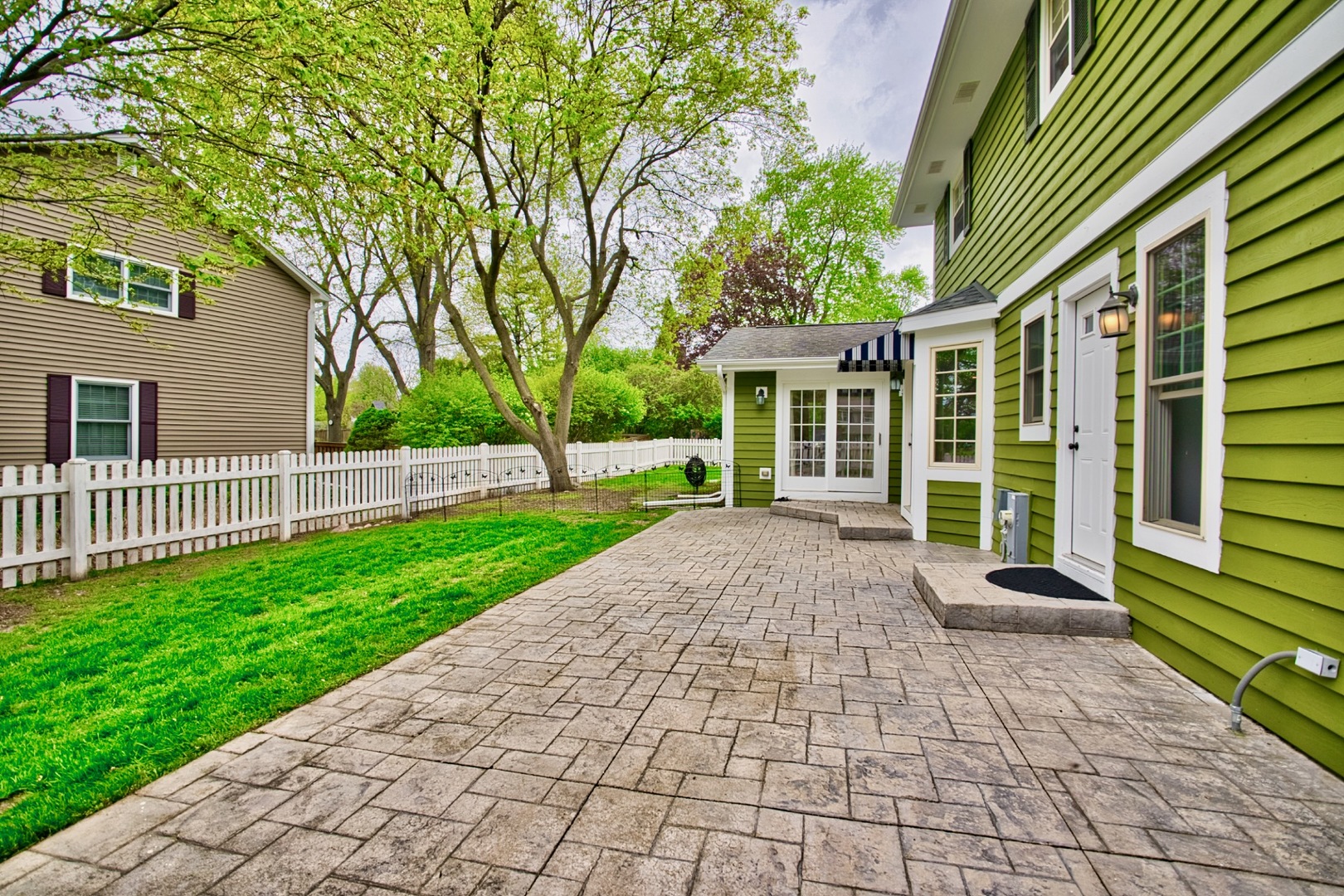 2S510 Seneca Drive Wheaton IL 60189