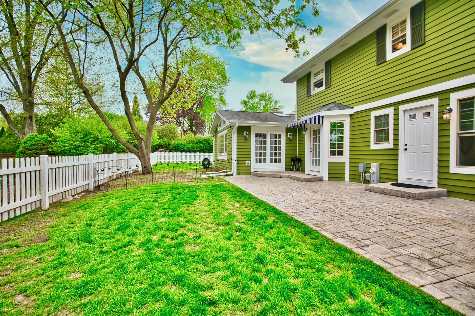 2S510 Seneca Drive Wheaton IL 60189