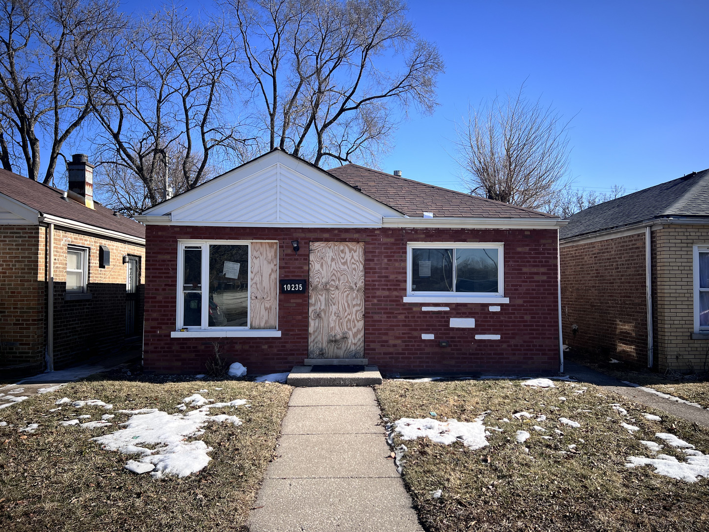 10235 South Oglesby Avenue Chicago IL 60617