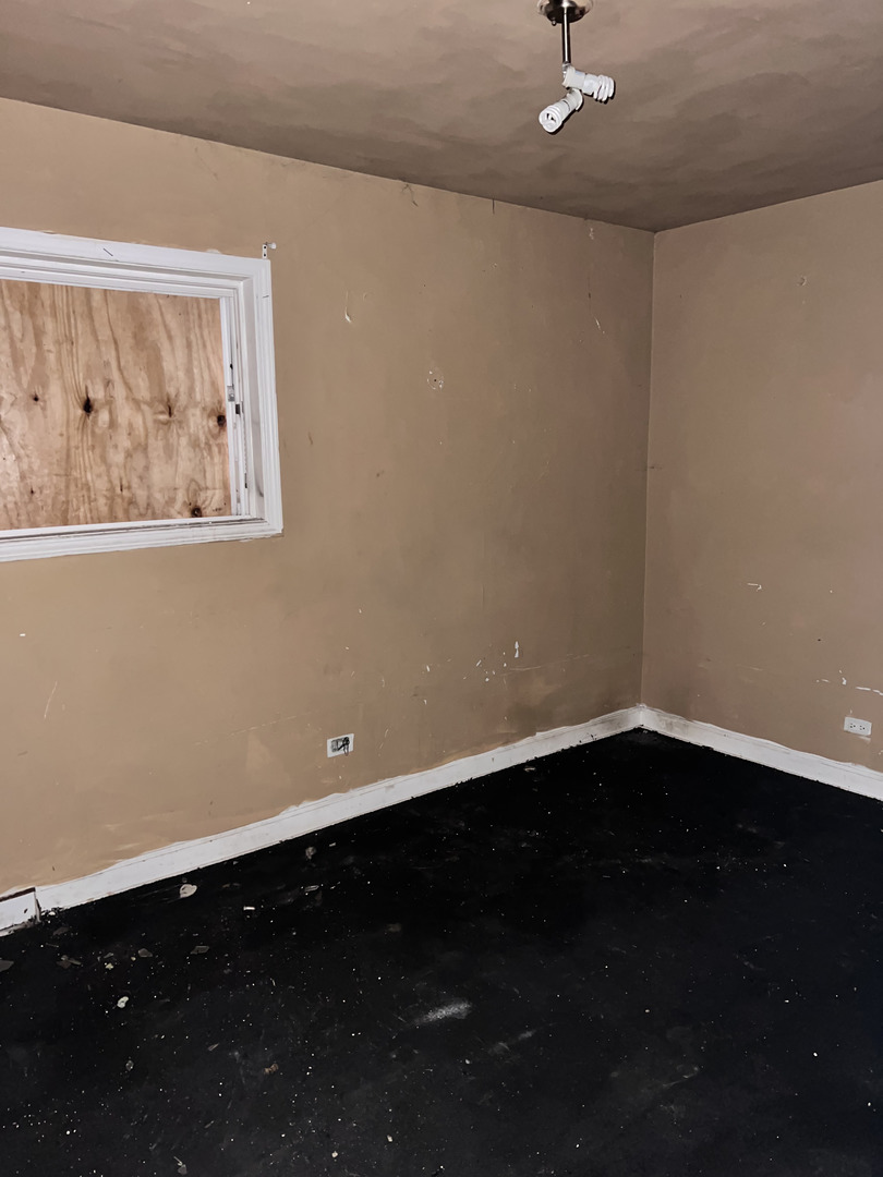 10235 South Oglesby Avenue Chicago IL 60617