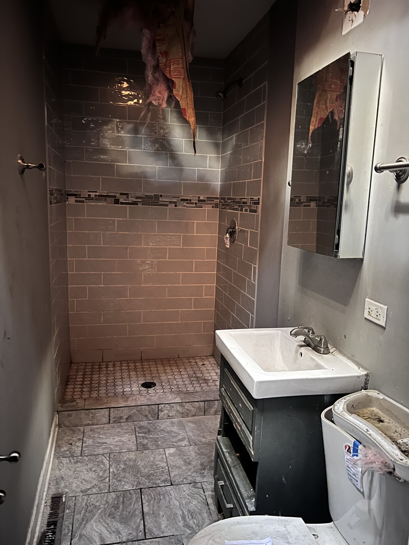 10235 South Oglesby Avenue Chicago IL 60617