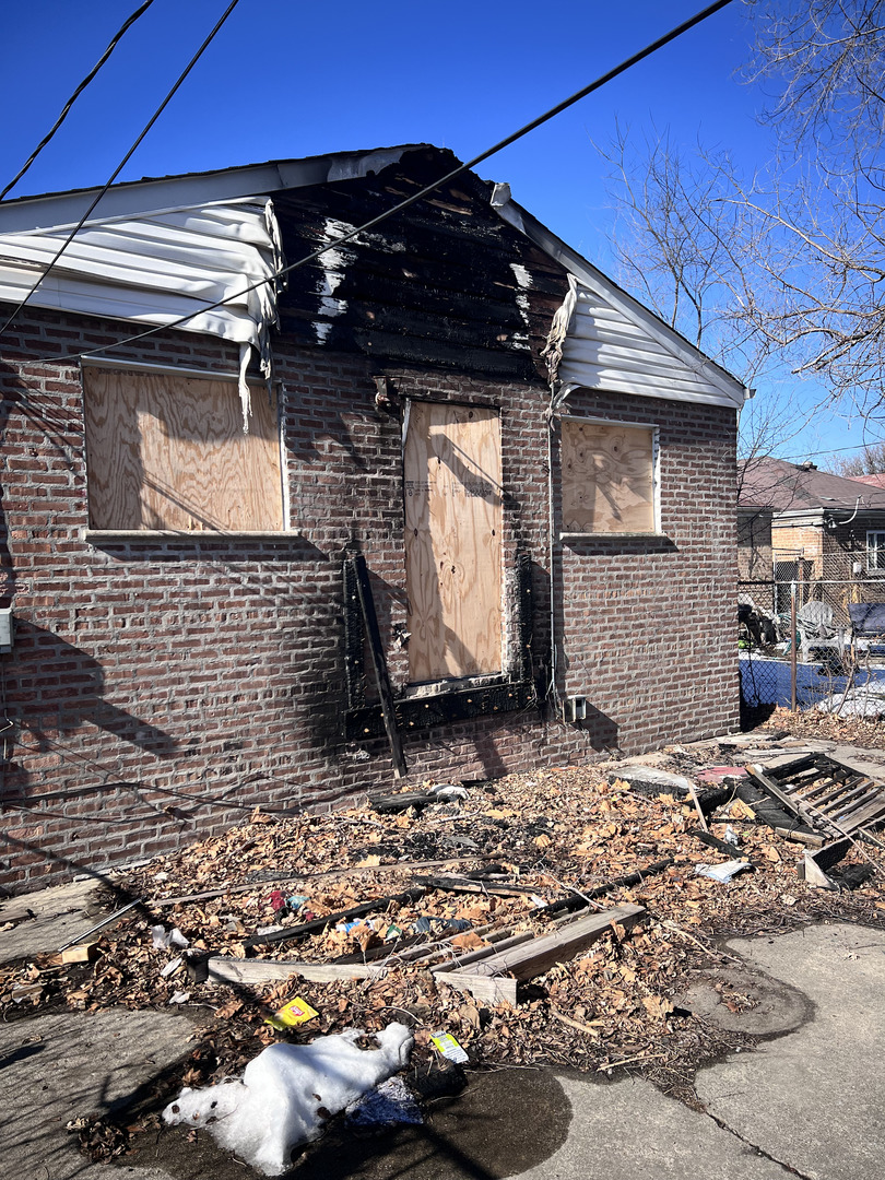10235 South Oglesby Avenue Chicago IL 60617