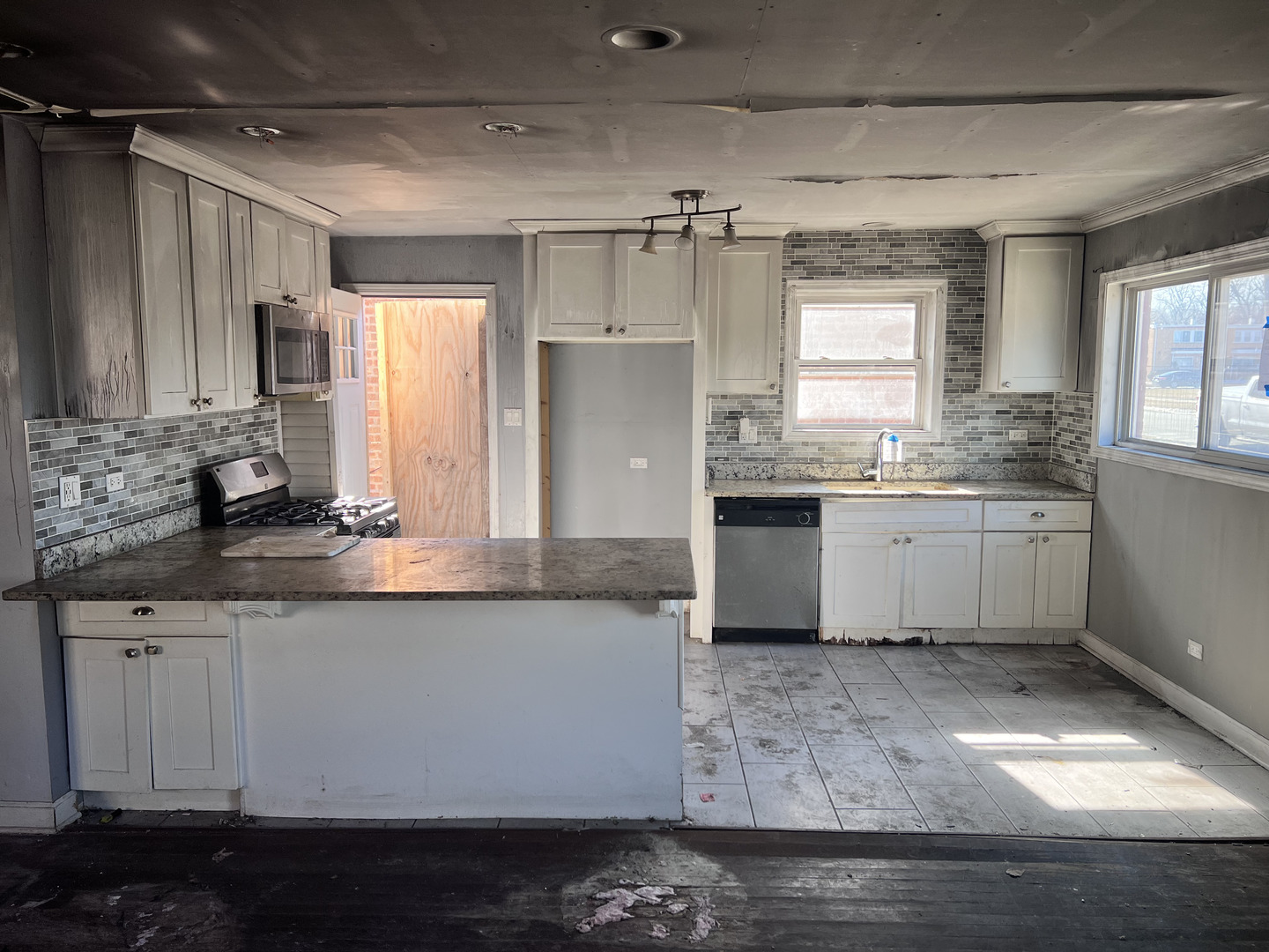 10235 South Oglesby Avenue Chicago IL 60617