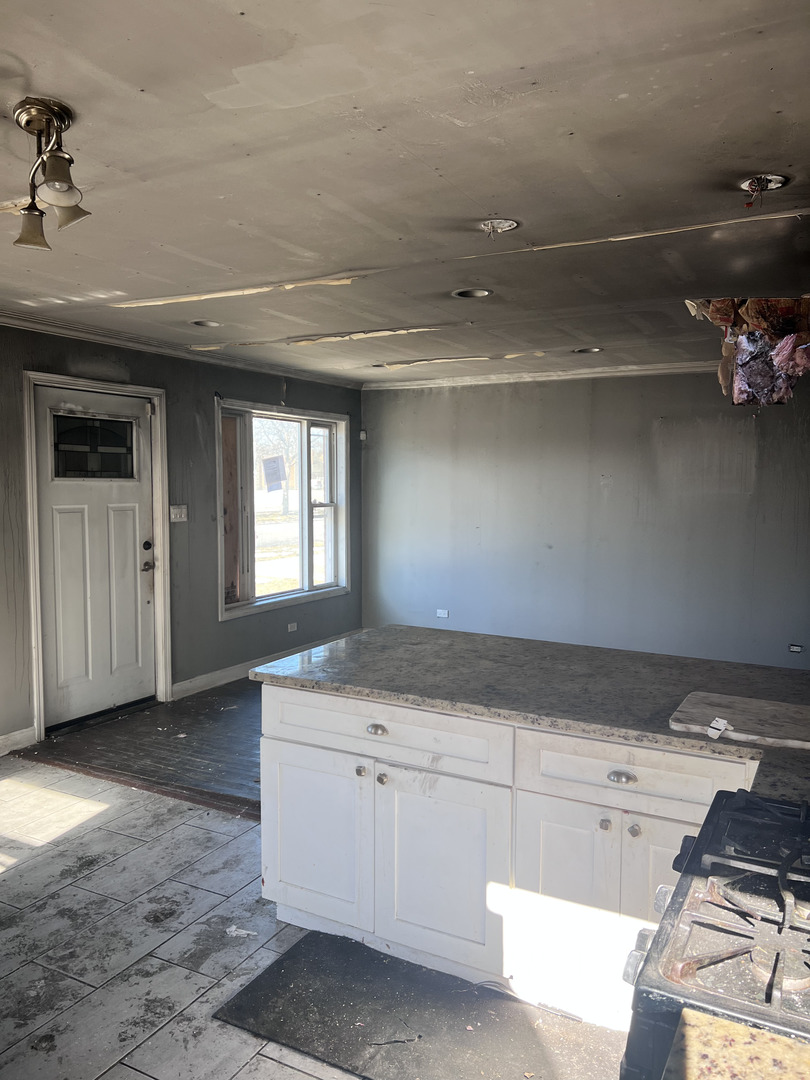 10235 South Oglesby Avenue Chicago IL 60617