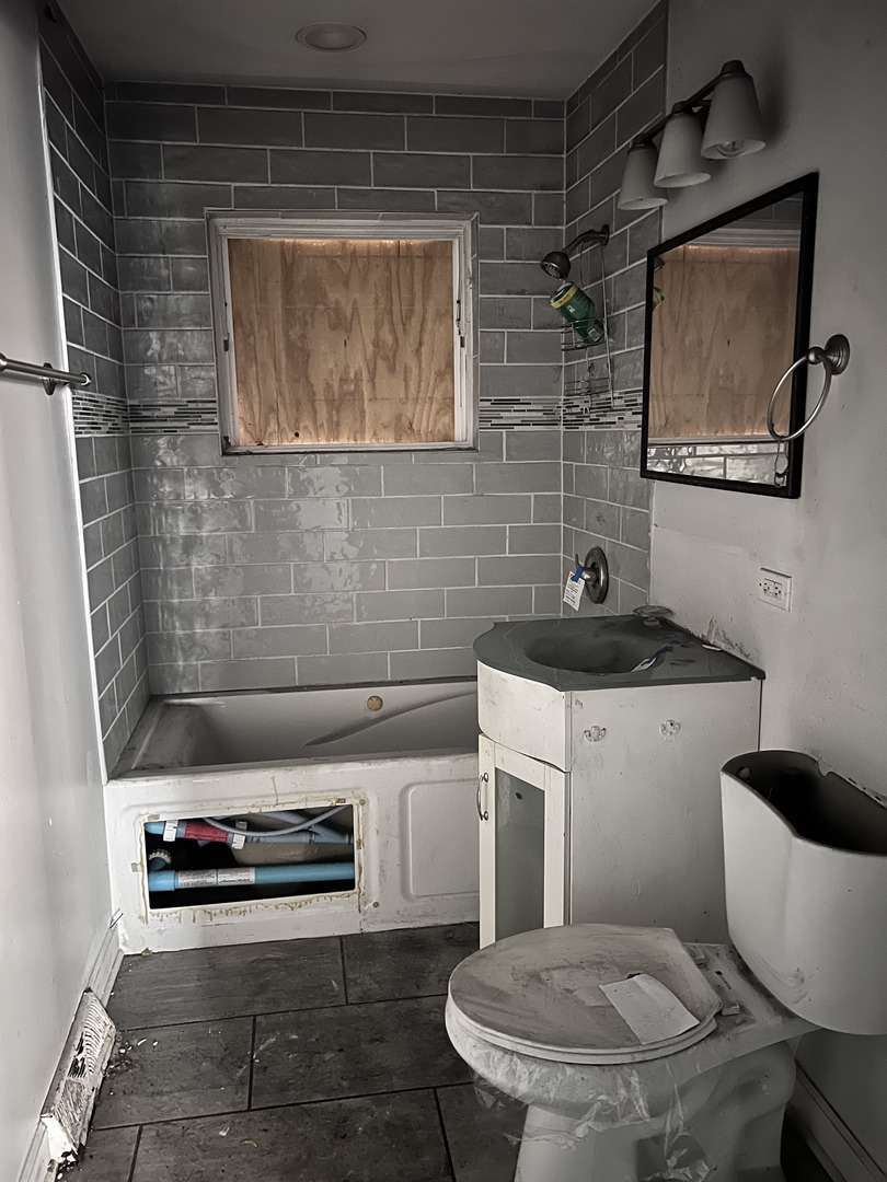 10235 South Oglesby Avenue Chicago IL 60617