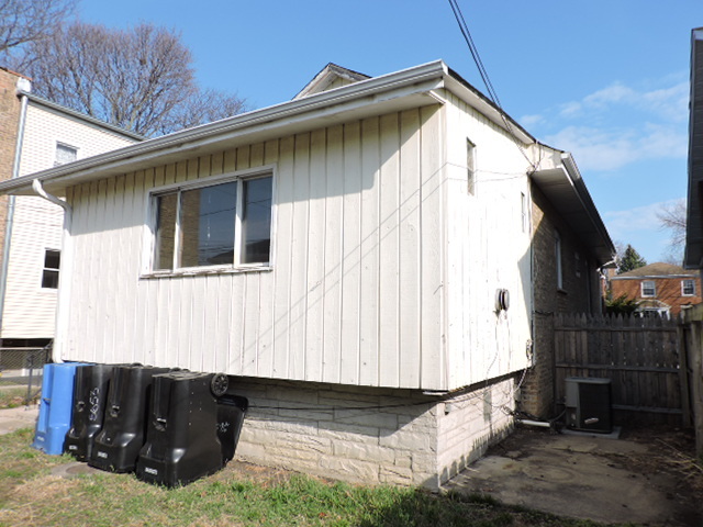 5653 West Leland Avenue Chicago IL 60630