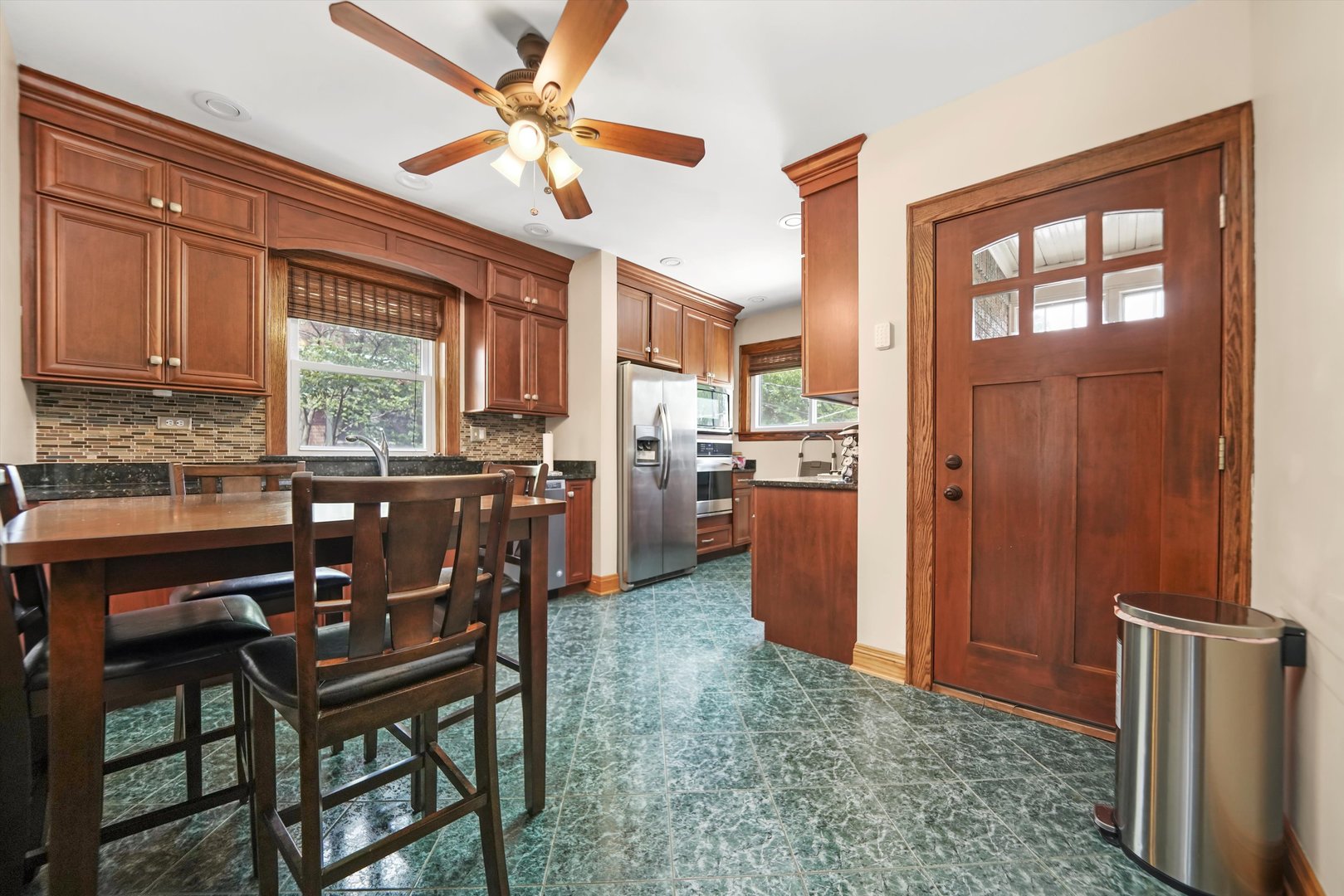 10433 South Leavitt Street Chicago IL 60643