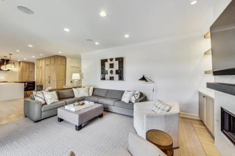 2439 Center Avenue Northbrook IL 60062