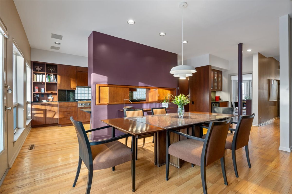 5720 South Dorchester Avenue Chicago IL 60637