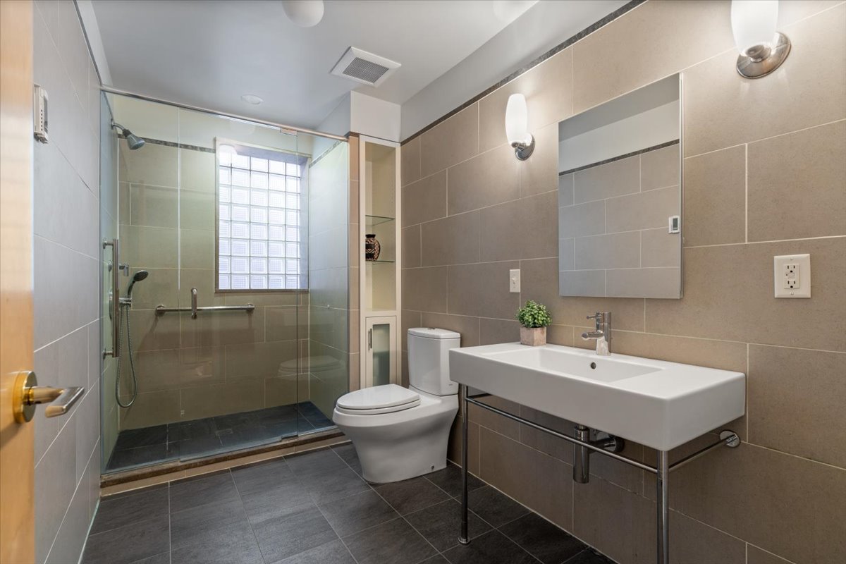 5720 South Dorchester Avenue Chicago IL 60637