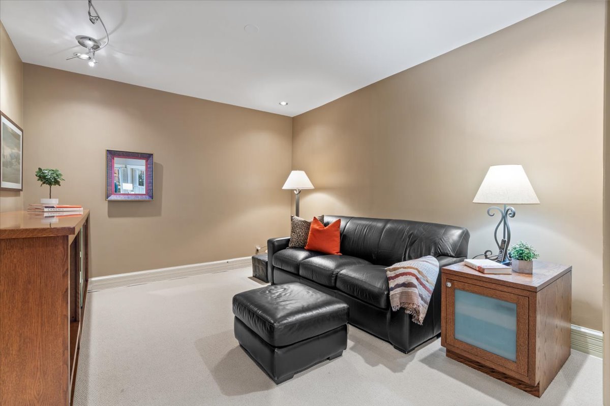 5720 South Dorchester Avenue Chicago IL 60637