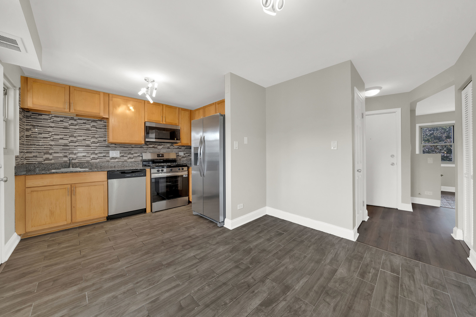 7511 North Damen Avenue Chicago IL 60645