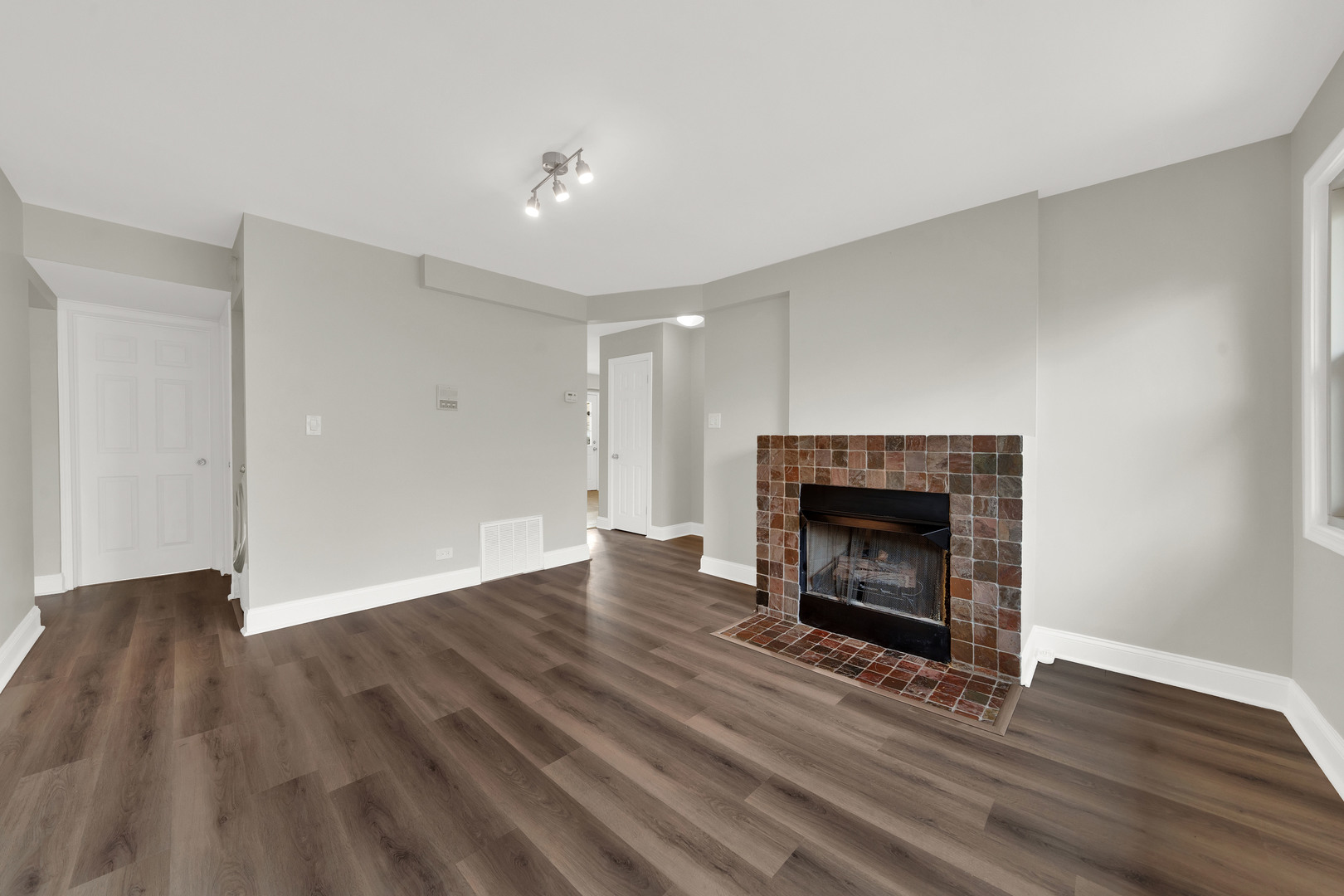 7511 North Damen Avenue Chicago IL 60645