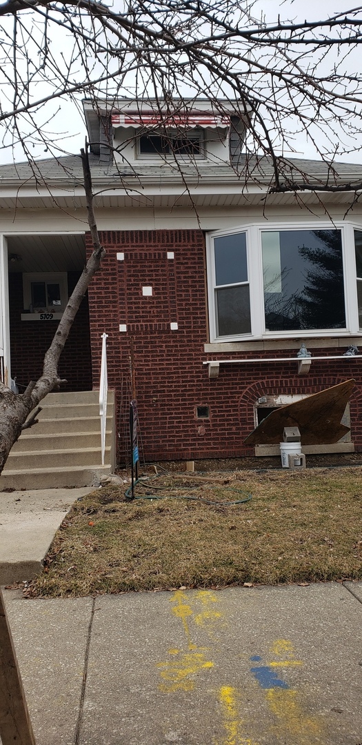 5709 South Mozart Street Chicago IL 60629