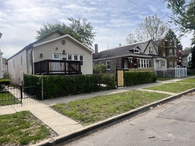 8423 South Carpenter Street Chicago IL 60620