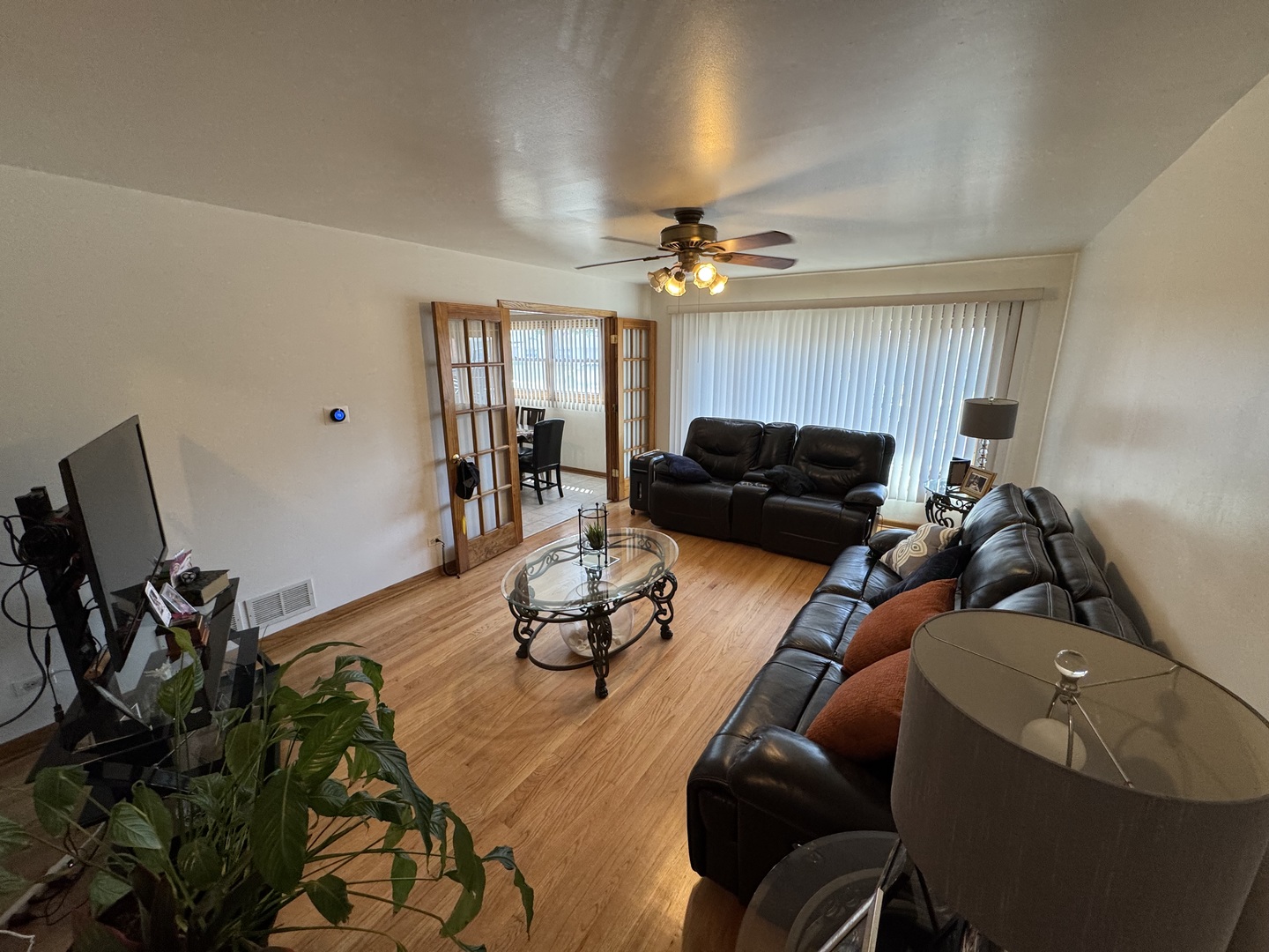 11117 South Avenue L Chicago IL 60617