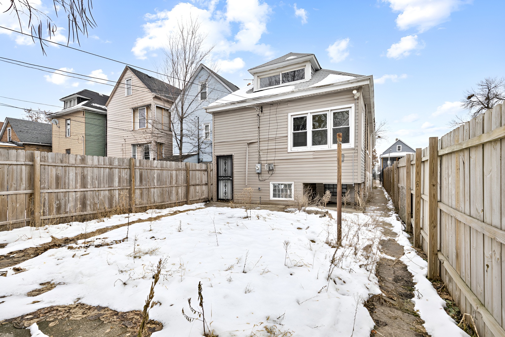8528 South Escanaba Avenue Chicago IL 60617