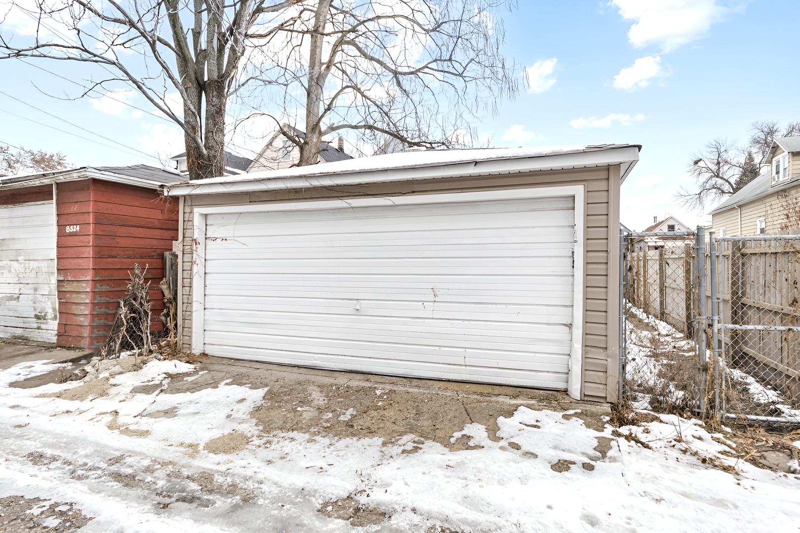 8528 South Escanaba Avenue Chicago IL 60617