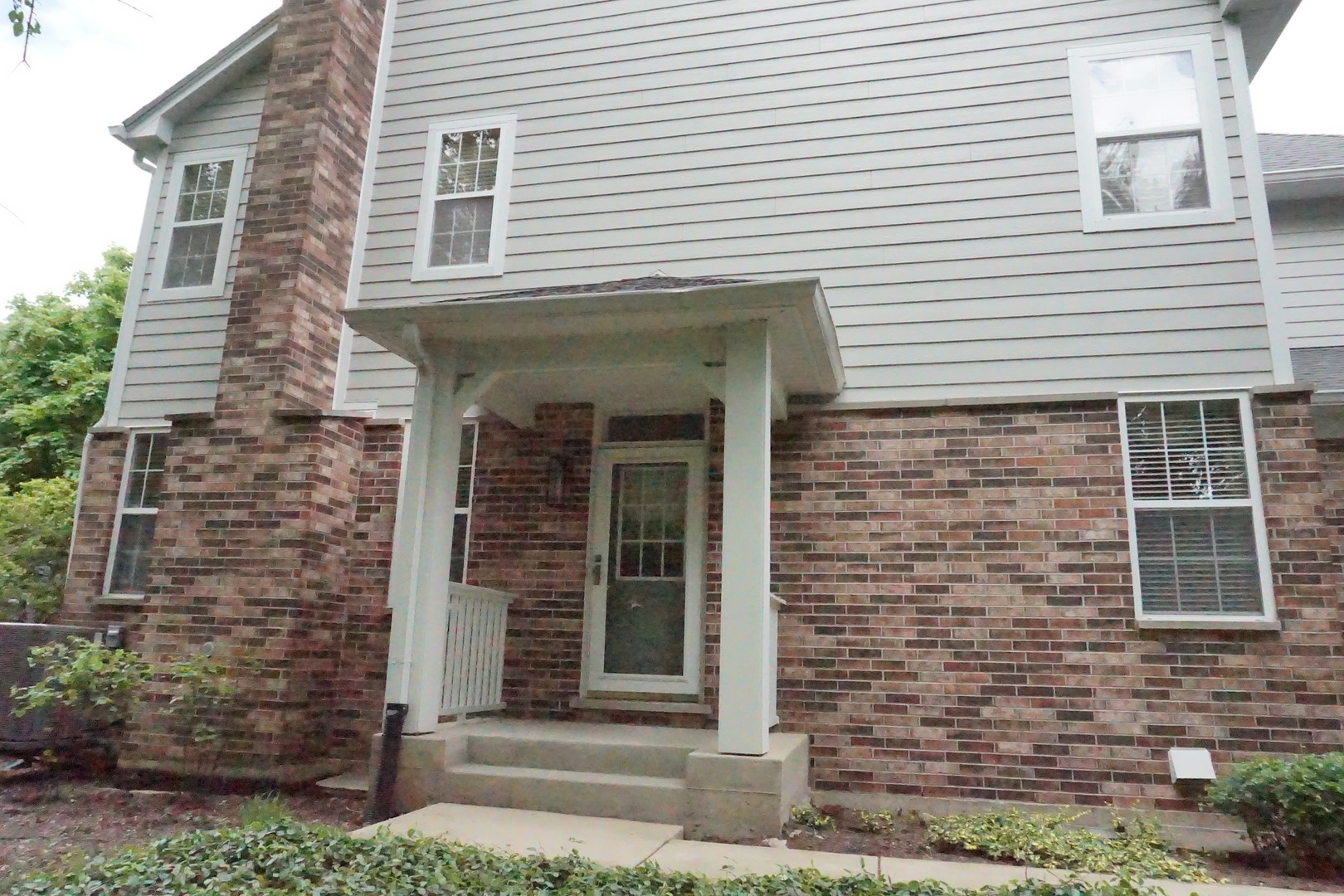 108 Woodview Court Glen Ellyn IL 60137