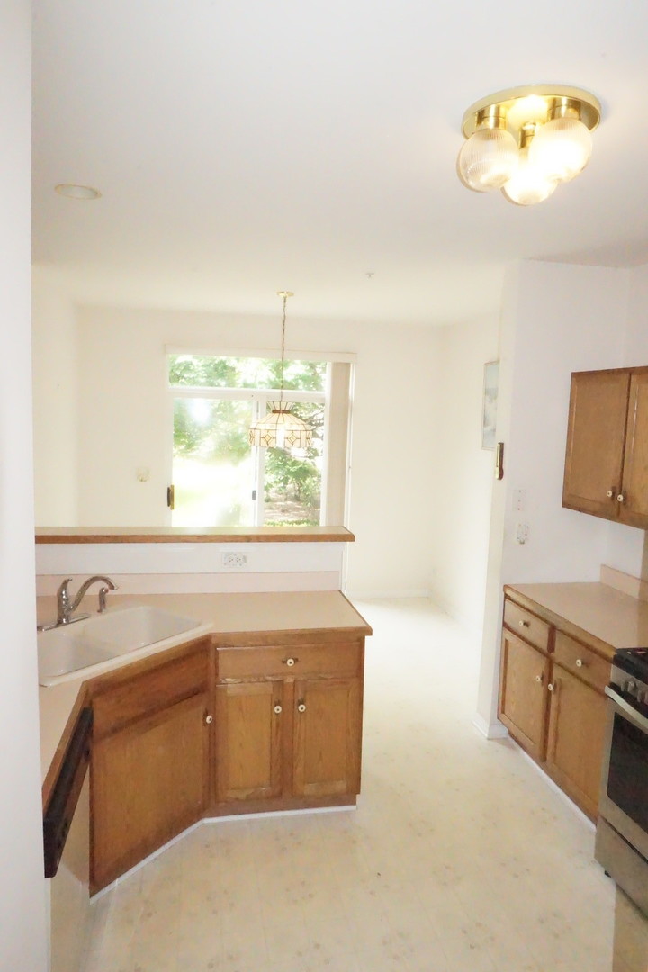 108 Woodview Court Glen Ellyn IL 60137