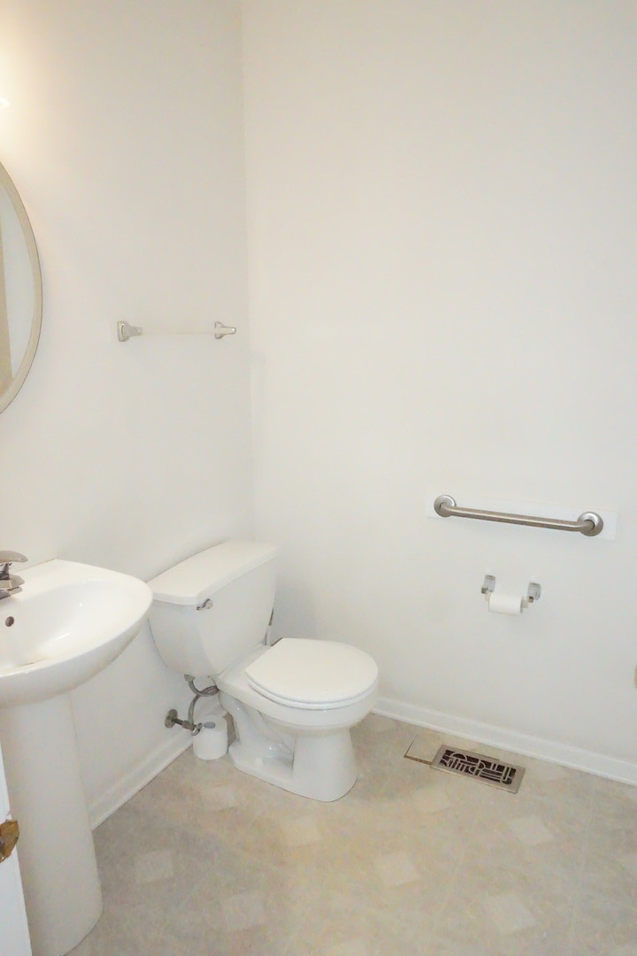 108 Woodview Court Glen Ellyn IL 60137