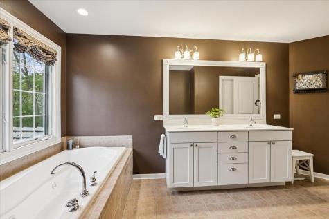 676 Framingham Court Gurnee IL 60031