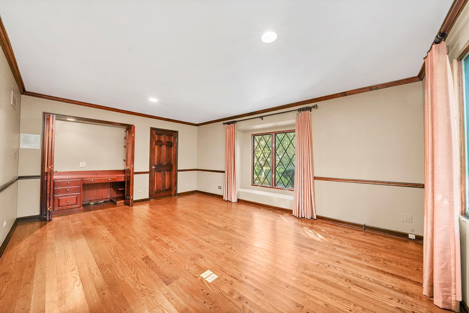 23W121 Kings Court Glen Ellyn IL 60137