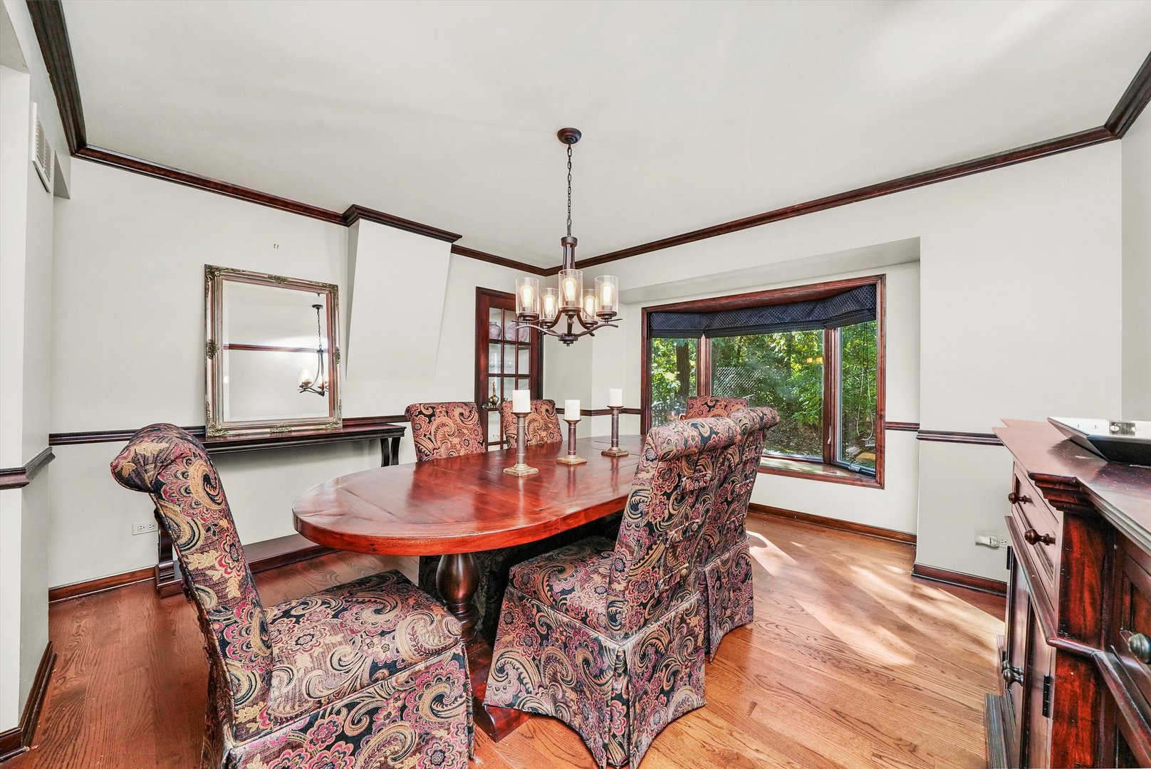 23W121 Kings Court Glen Ellyn IL 60137