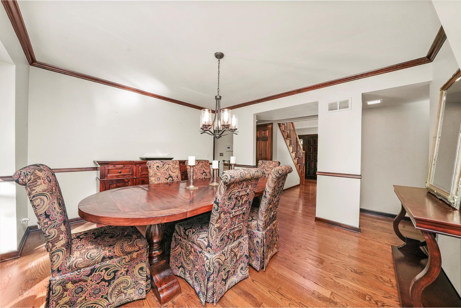 23W121 Kings Court Glen Ellyn IL 60137